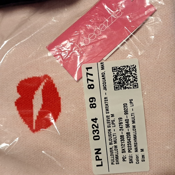 NWT in wrapper Blouson Sleeve Sweater Lip print SIZES M (6-8) - Picture 5 of 7